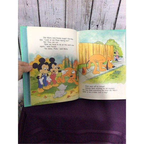 1986 Hardback Children’s Book “ Mickey Finds A Kitten “ Walt Disney Beginning Re - Picture 11 of 11